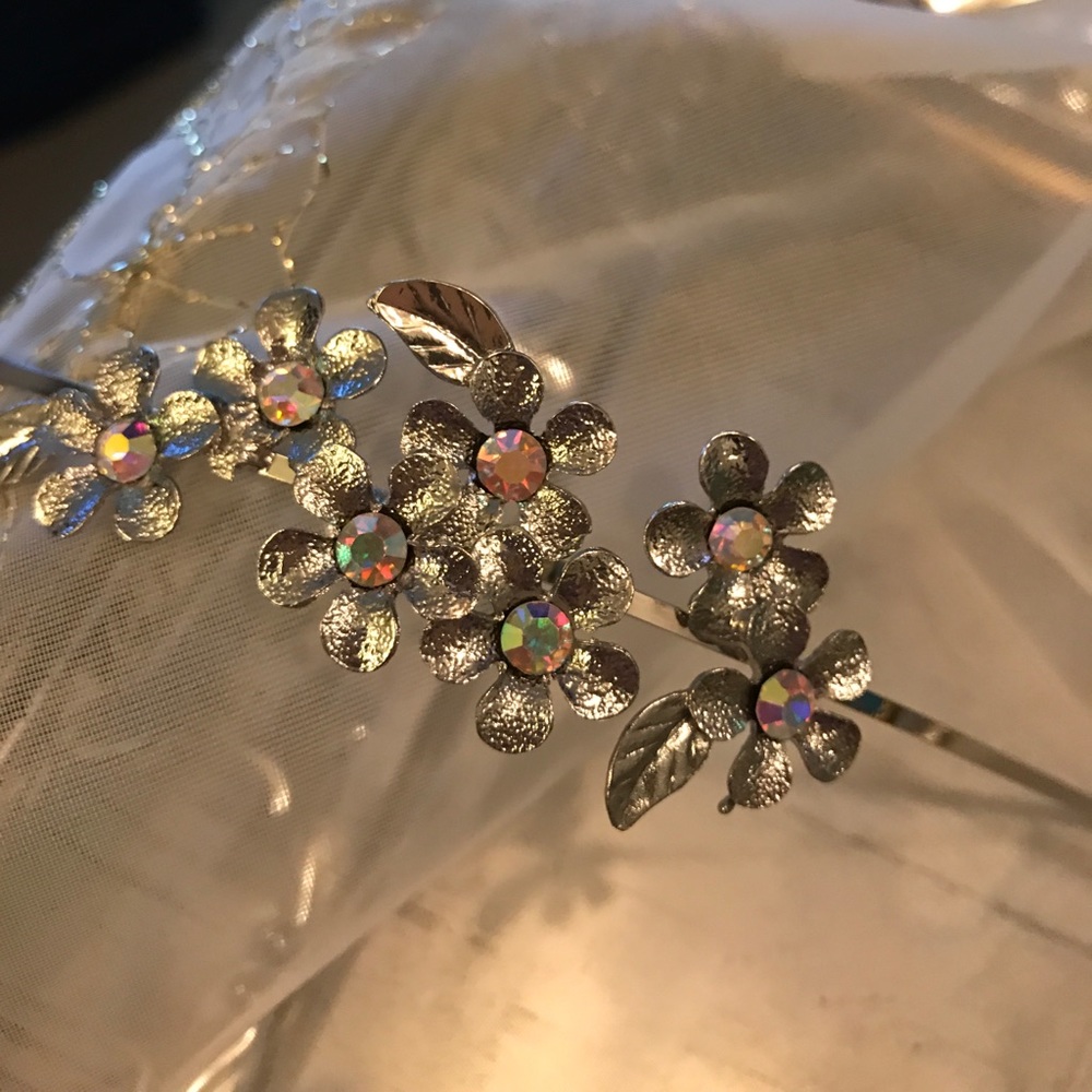 Silver metal rinestone head band
