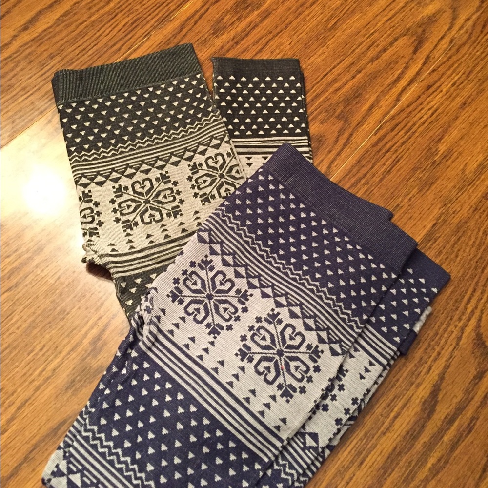 2 pairs of leggings