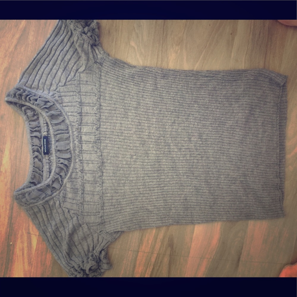 Short sleeve sweater