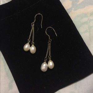 Pearl drop earrings