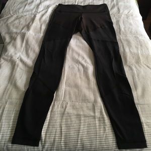 Size 8. Lululemon wunder under leggings
