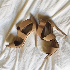 Brand New Steve Madden Nude Heels Size 6.5