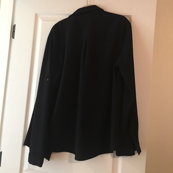 Cute navy button down - Picture 3 of 4