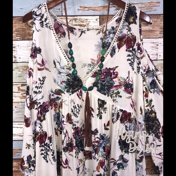 🔥SOLD OUT🔥 Plus Size Open Shoulder Tunic Dress - Picture 2 of 4