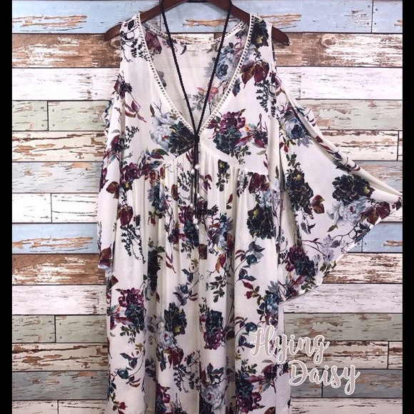 🔥SOLD OUT🔥 Plus Size Open Shoulder Tunic Dress - Picture 4 of 4