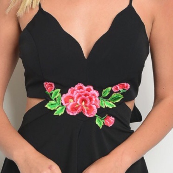 🌸LITTLE BLACK DRESS WITH FLORAL APPLIQUÉ-NEW🌸 - Picture 4 of 8