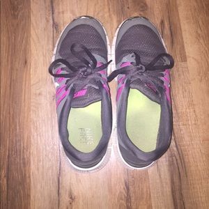 Nike 5.0 Green & Pink Tennis Shoes size 7.5