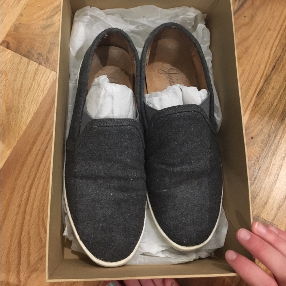 Joie kidmore sneaker slip on