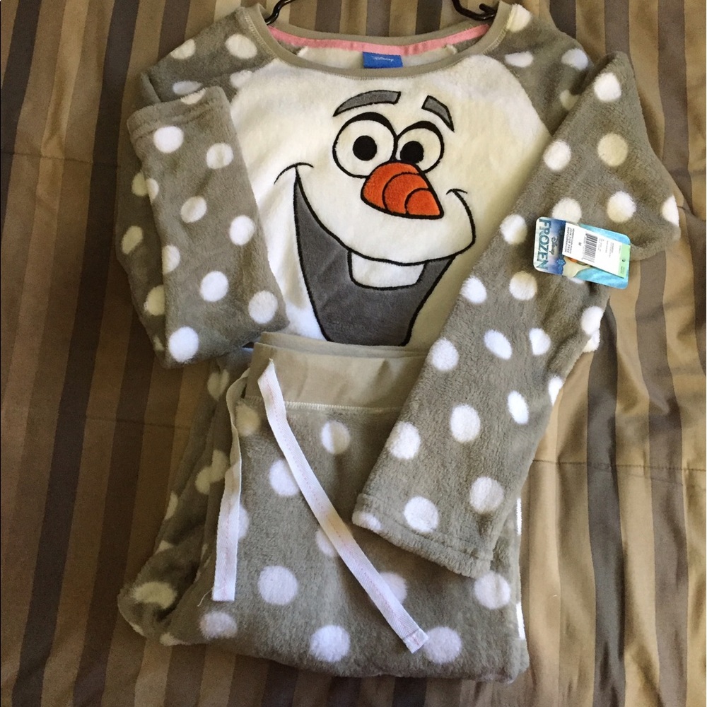 Frozen featuring Olaf PJs size M