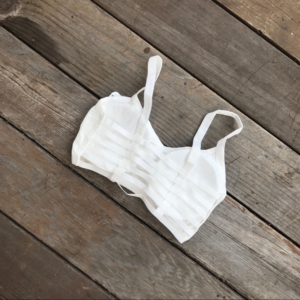 🌷 White Padded Bralette - Picture 6 of 8