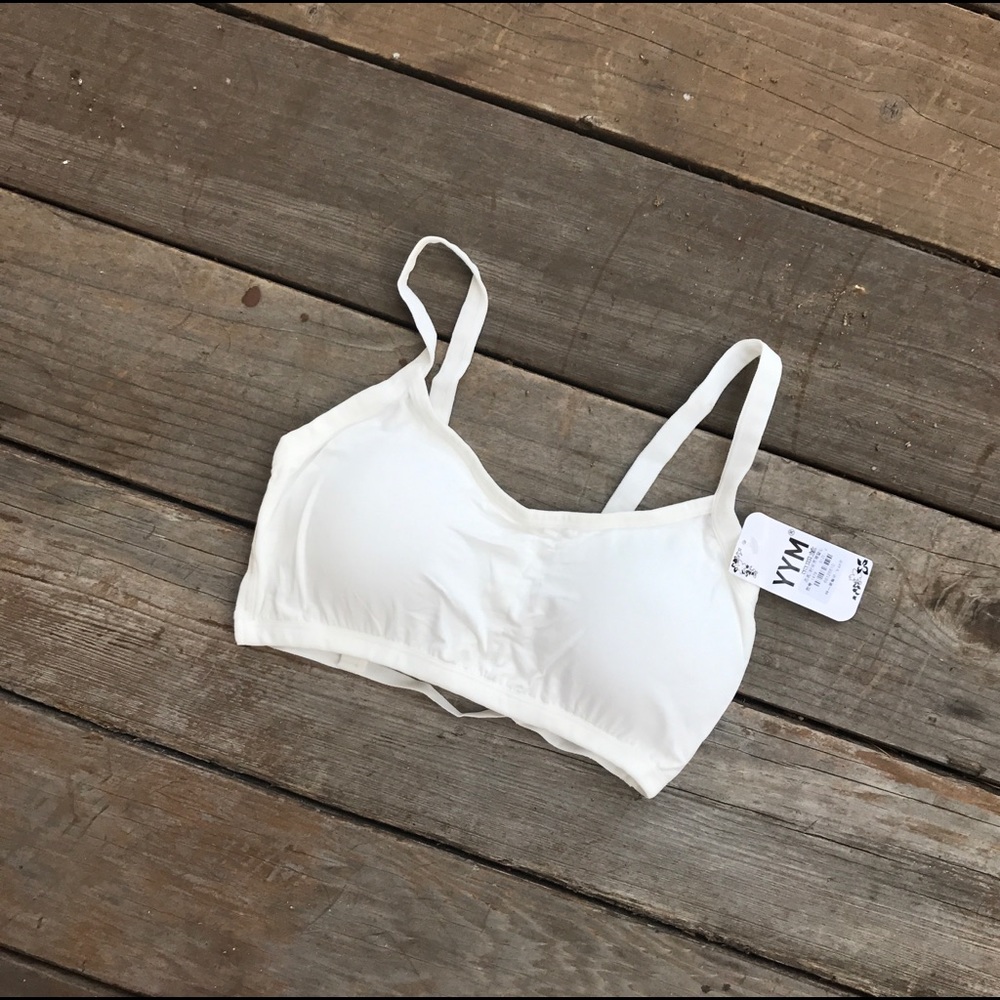 🌷 White Padded Bralette - Picture 7 of 8