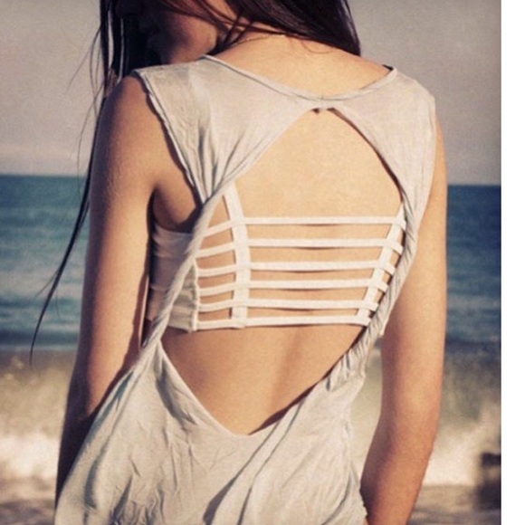 🌷 White Padded Bralette - Picture 5 of 8