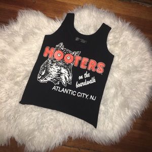 Cropped Hooters Shirt