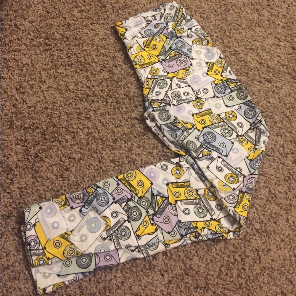 Coveted Cassettes OS Leggings 📼