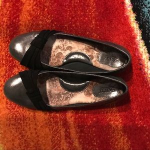 Born size 8.5 Silver and Black Flat