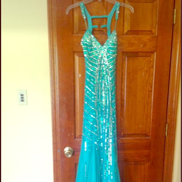 Aqua gown - Picture 1 of 2