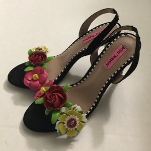 🎉🎊Host pick! 🎉🎊Betsey Johnson floral sandals