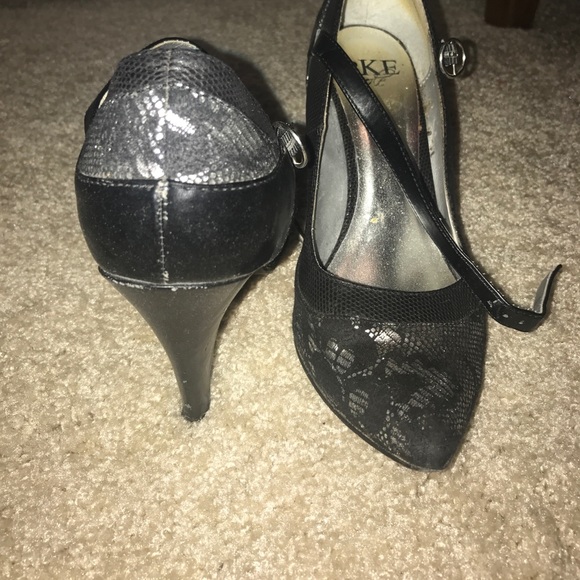 Heels - Picture 2 of 4