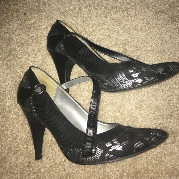 Heels - Picture 3 of 4