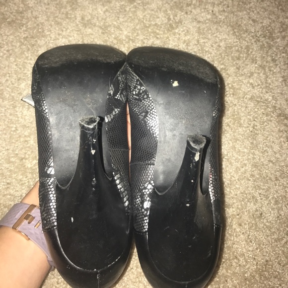 Heels - Picture 4 of 4