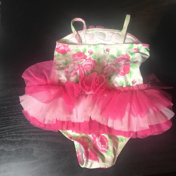 SUPER CUTE SWIMSUIT - Picture 2 of 3