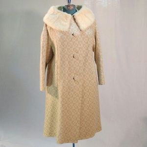 Vintage 1960s cream fur collar wool coat
