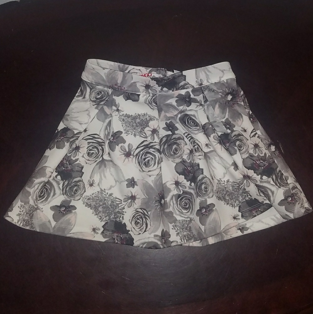 Girls skirt bongo girls
