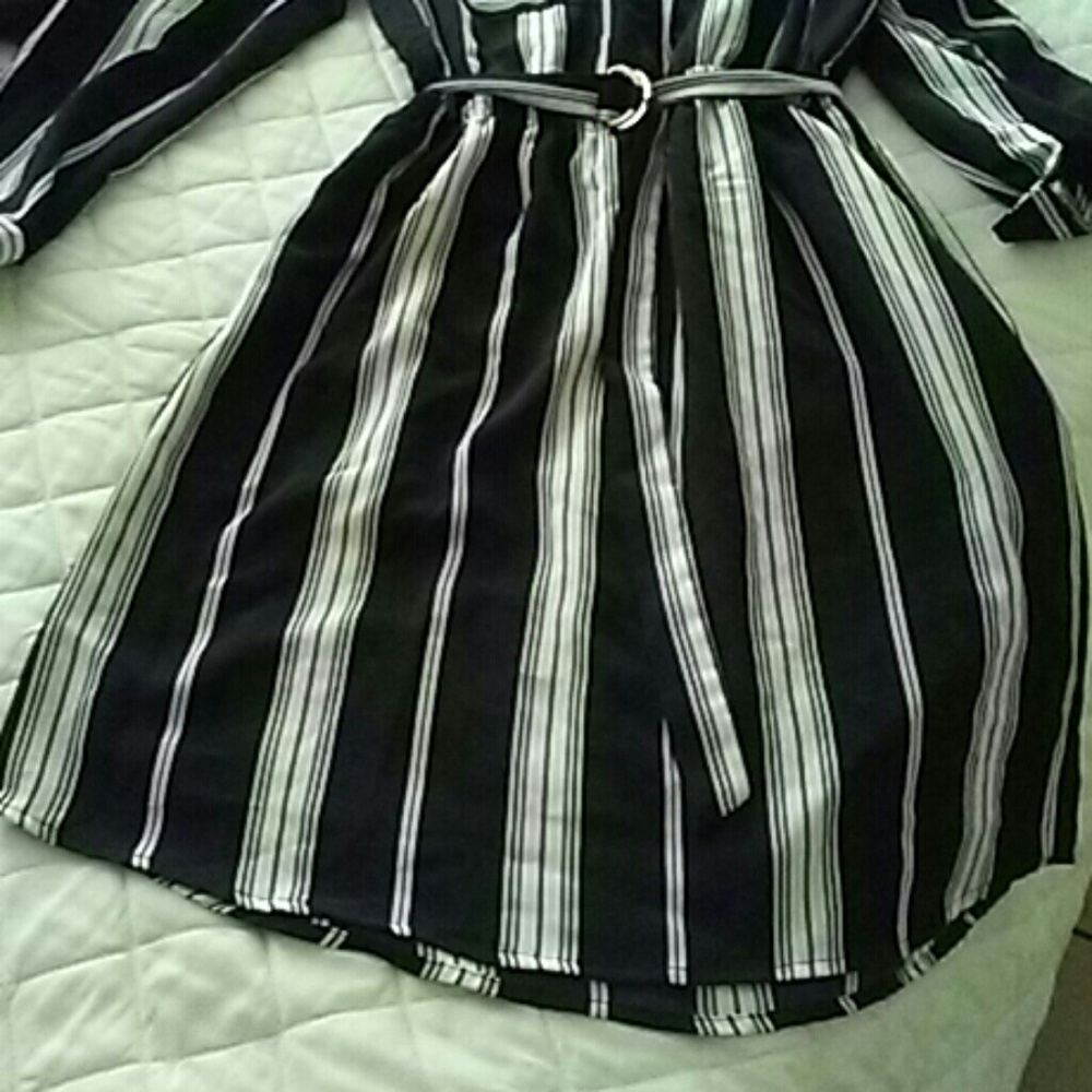Dress - Picture 3 of 4