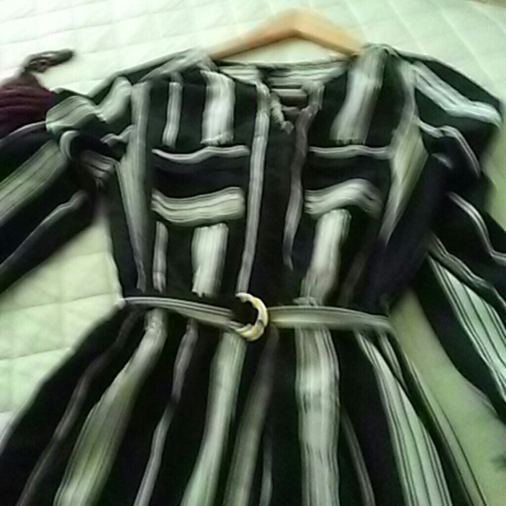 Dress - Picture 4 of 4