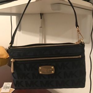 Michael kors navy blue large wristlet