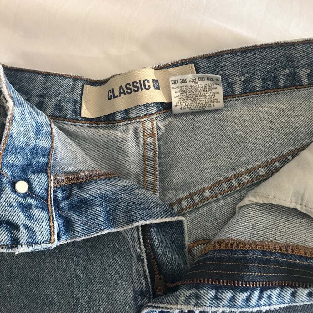 Shorts - Picture 2 of 4