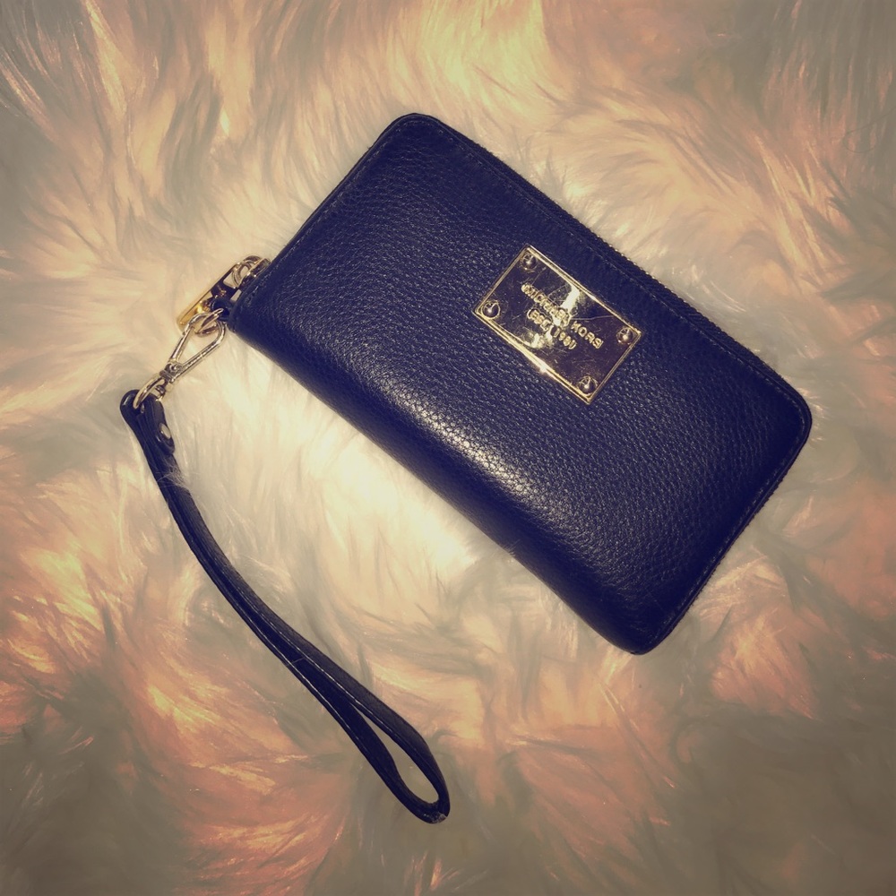 Michael kors smartphone wristlet