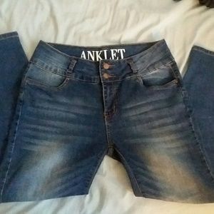 High wasted, dark blue skinny jeans l