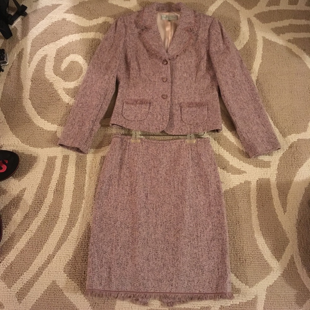 Cheerful Mauve Wool Business Suit