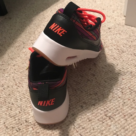 Joan Samuelson Nike size 7 - Picture 4 of 4