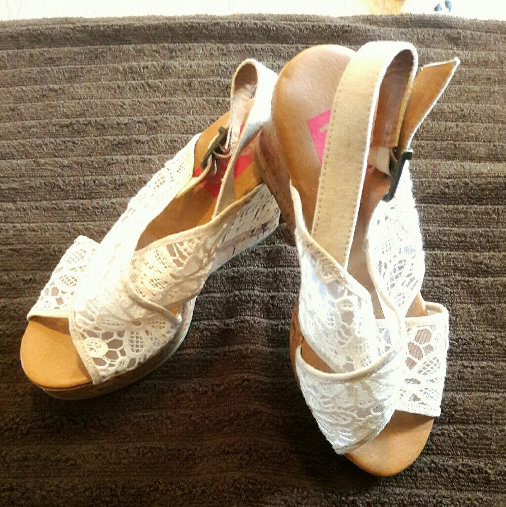 Lace wedges sandal