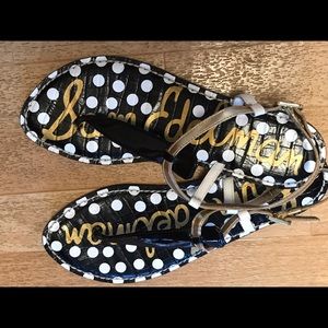 Cute and chic flat sandal