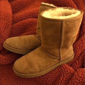 Ugg boots short chestnut size 10