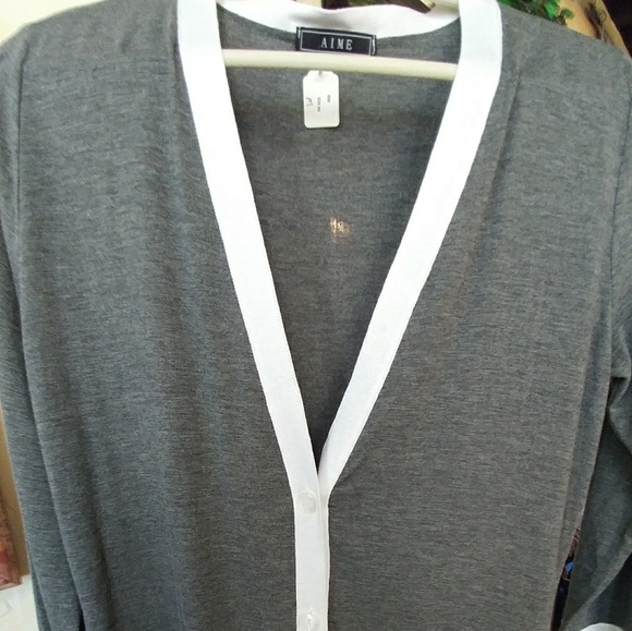 PERFECT FOR SPRING WEATHER - Picture 2 of 4