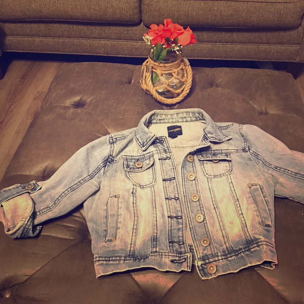 Size small Jean Jacket 🌞