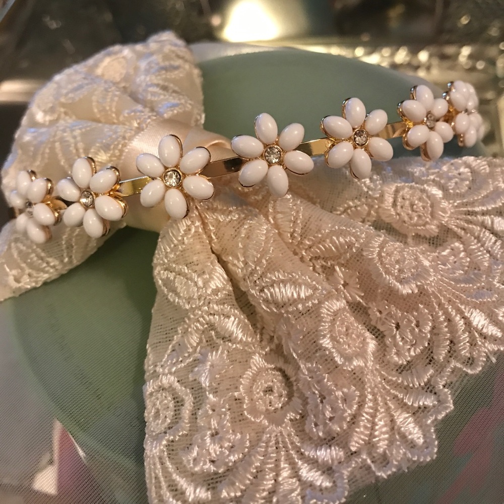 Gold, rhinestone, white Daisy's headband