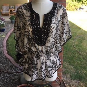 GORGEOUS LEAF PRINT TOP!!