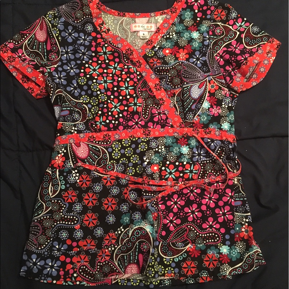 EUC size Small Koi scrub top