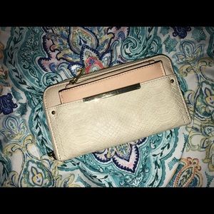 Full zip wallet with removal coin pouch