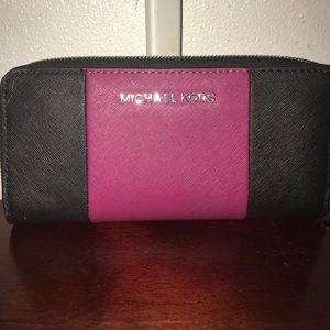 Michael kors wallet