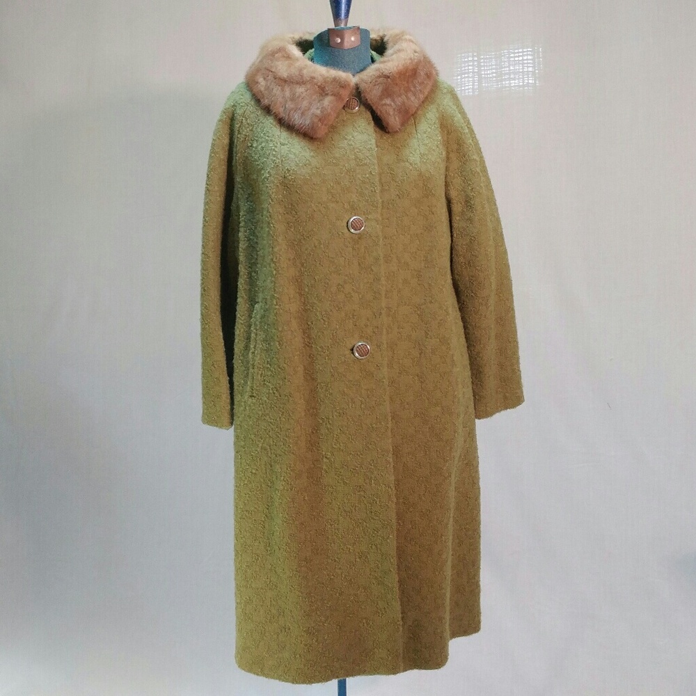 Vintage 1960s moss green fur collar wool coat