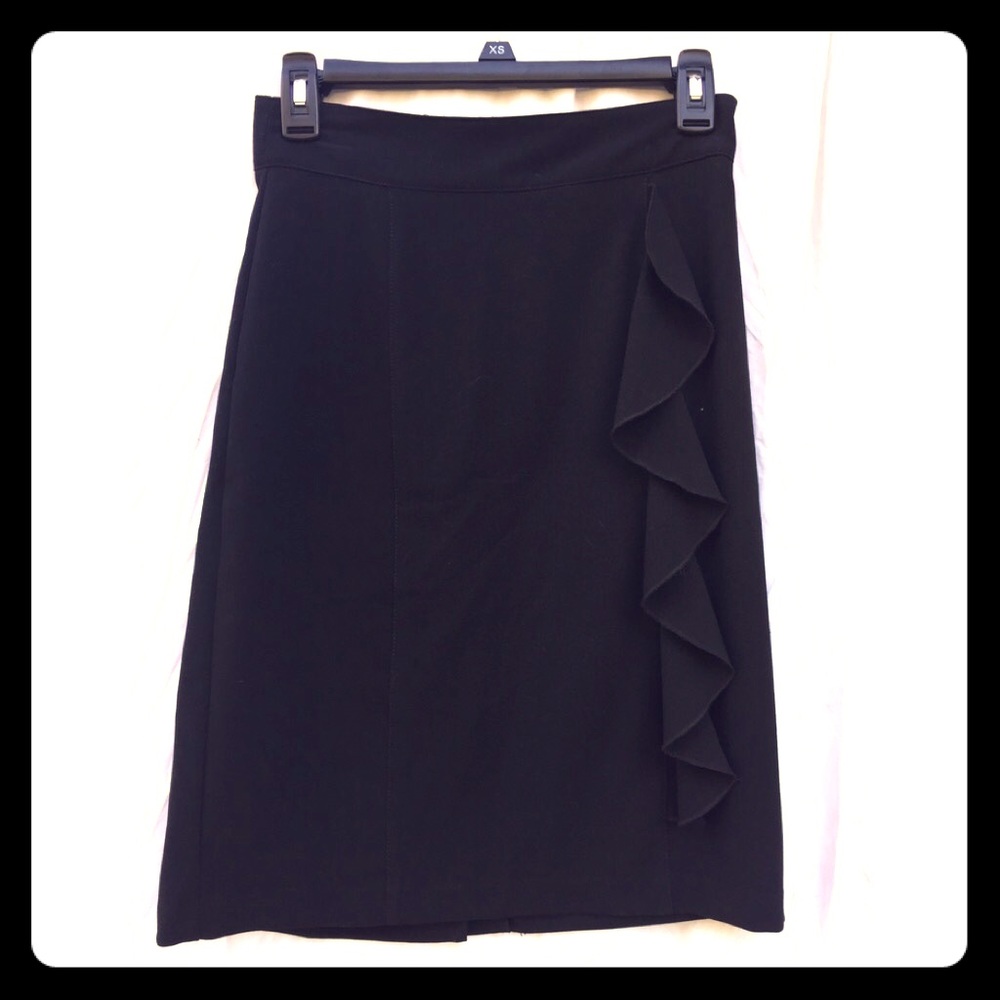 Ruffle, zipper size 3 black skirt