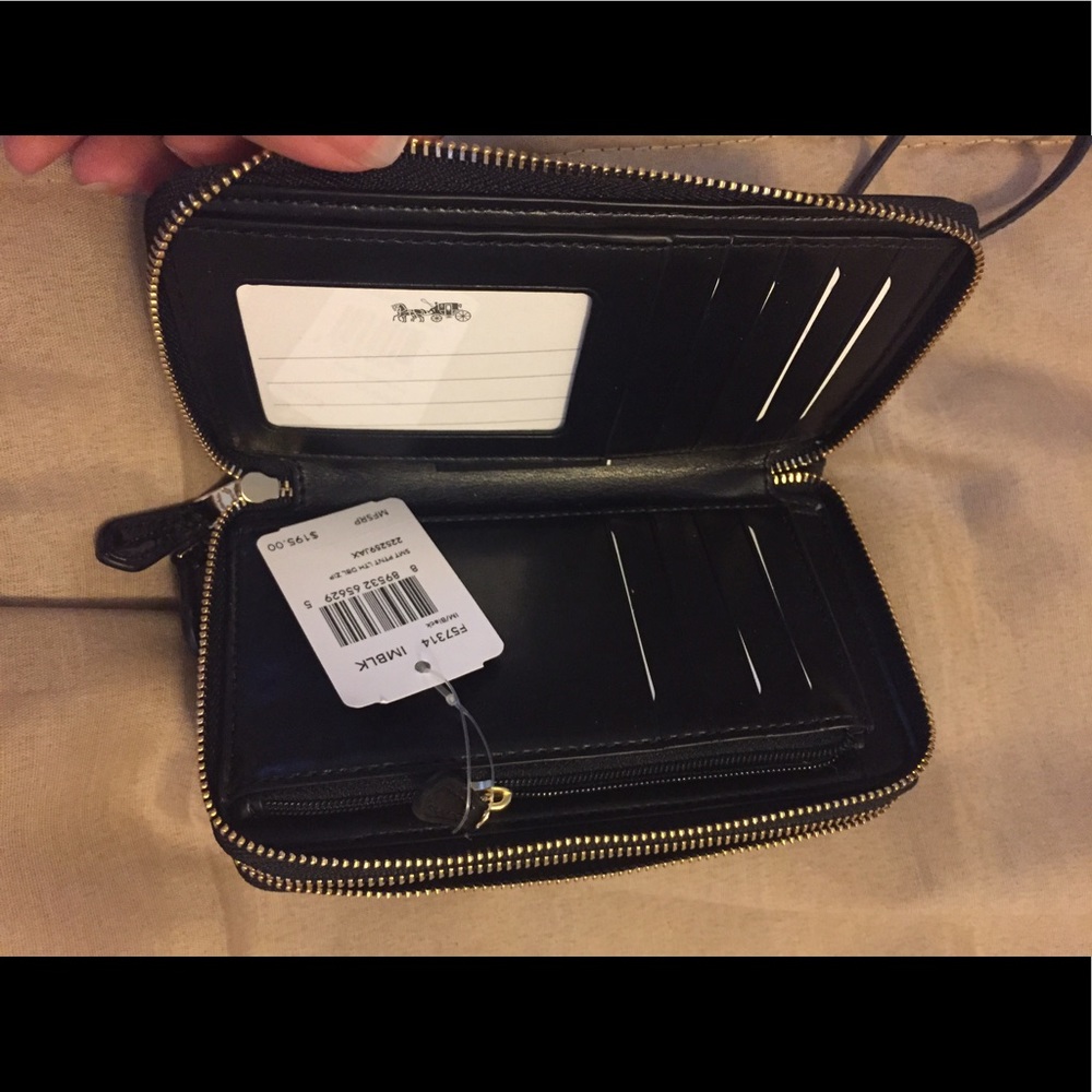 💥SOLD💥 Authentic Coach Wallet - Picture 2 of 4