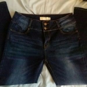 High wasted, dark blue skinny jeans