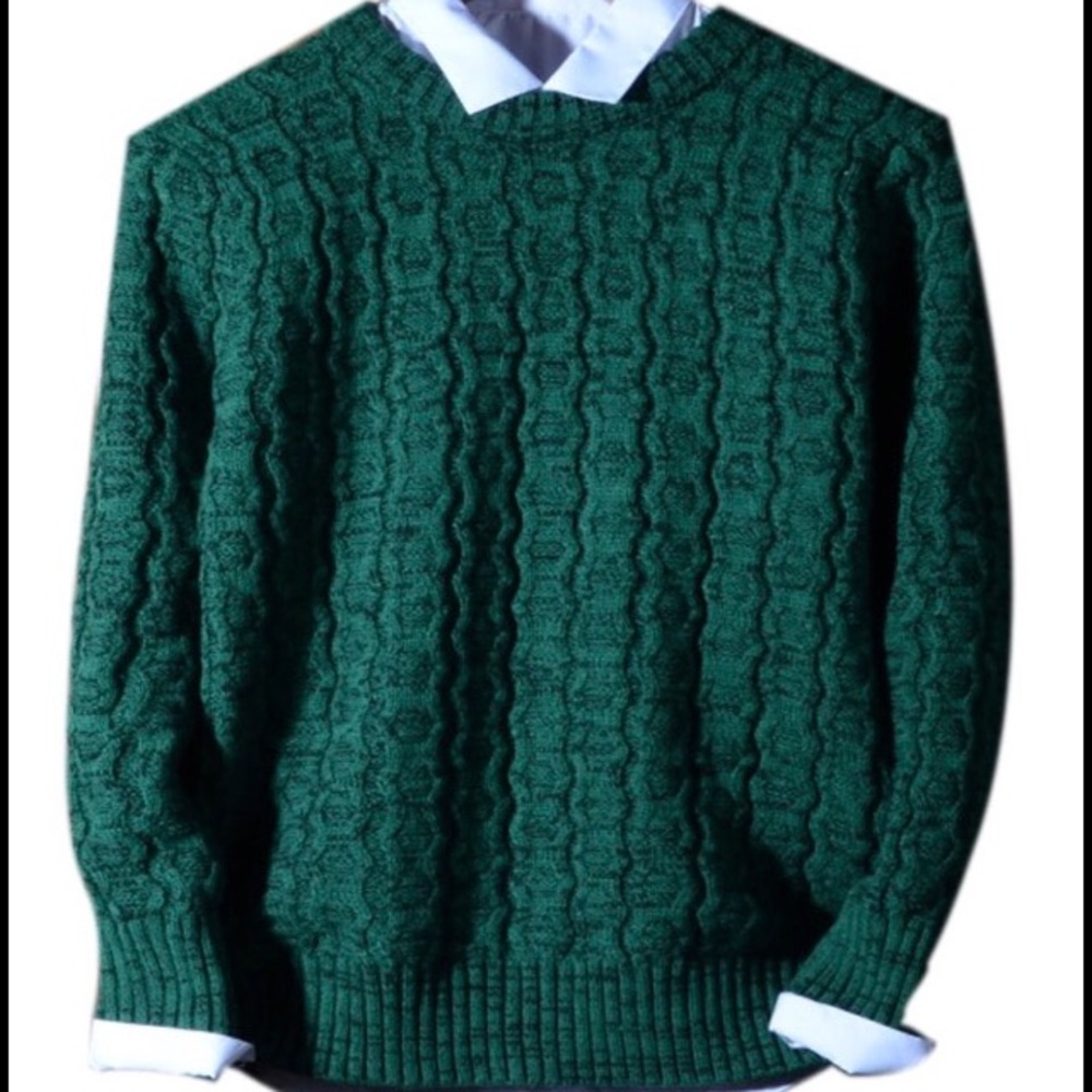 NWOT MEN's green crew neck sweater